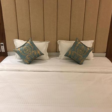 Hotel Hari Vilaas Варанаси Екстериор снимка