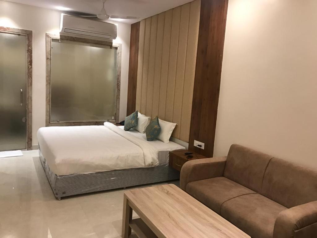 Hotel Hari Vilaas Варанаси Екстериор снимка