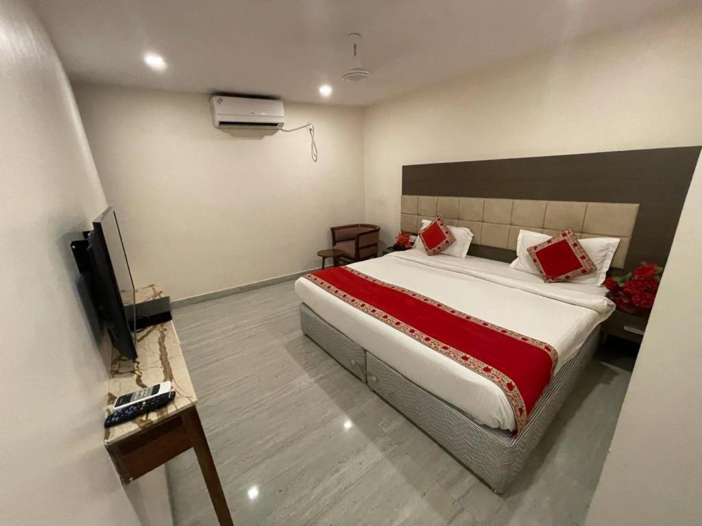 Hotel Hari Vilaas Варанаси Екстериор снимка