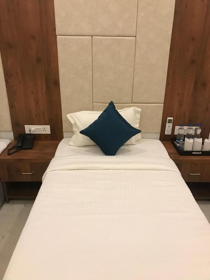Hotel Hari Vilaas Варанаси Екстериор снимка