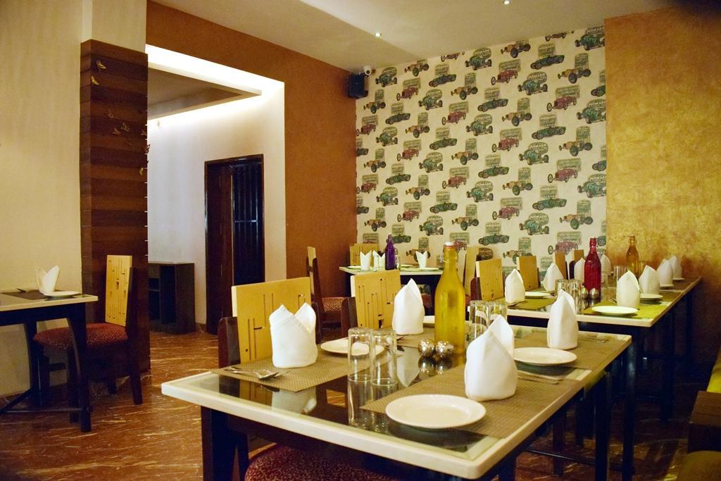 Hotel Hari Vilaas Варанаси Екстериор снимка