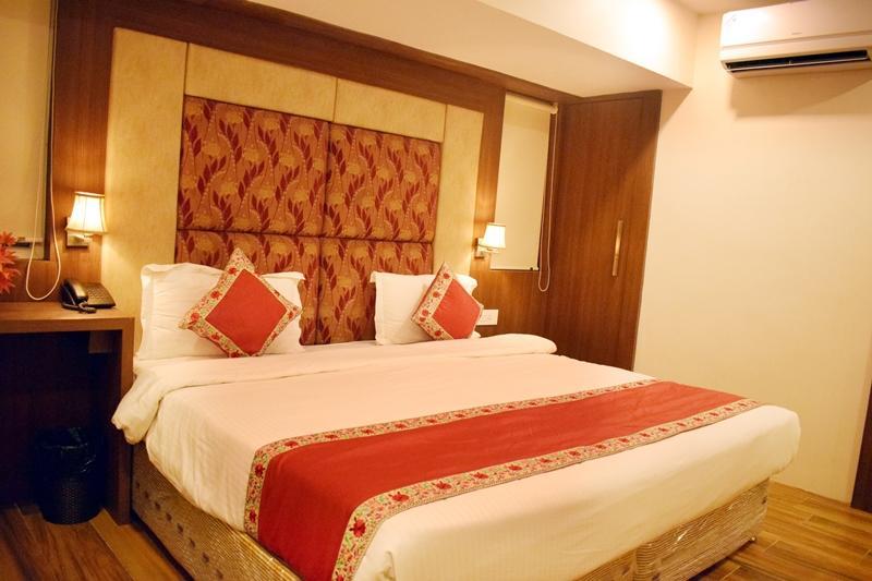 Hotel Hari Vilaas Варанаси Екстериор снимка