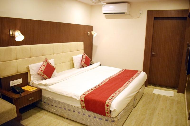 Hotel Hari Vilaas Варанаси Екстериор снимка