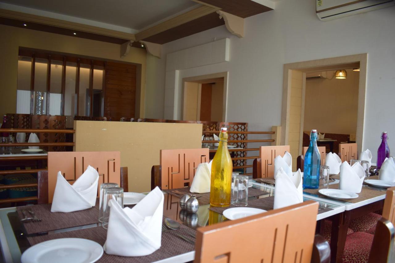 Hotel Hari Vilaas Варанаси Екстериор снимка