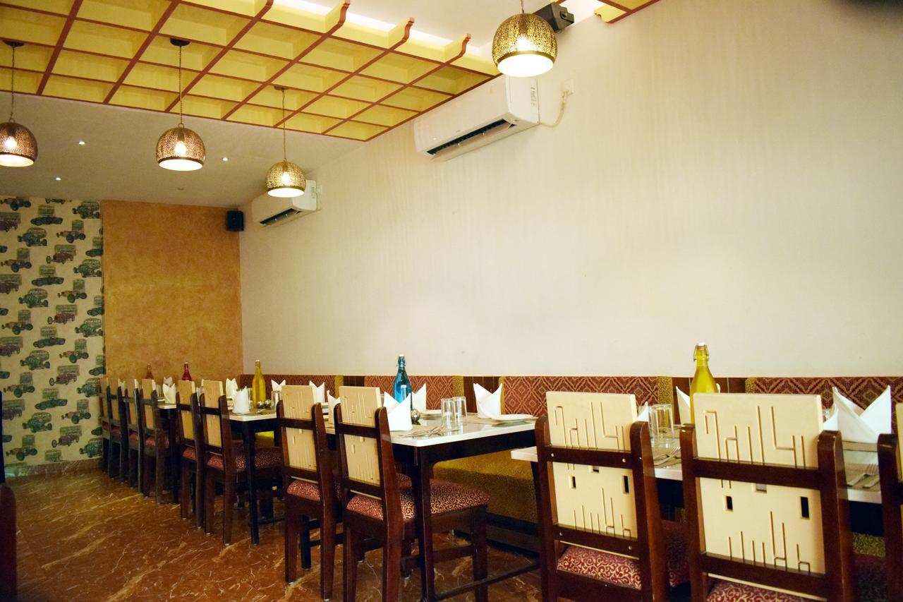 Hotel Hari Vilaas Варанаси Екстериор снимка