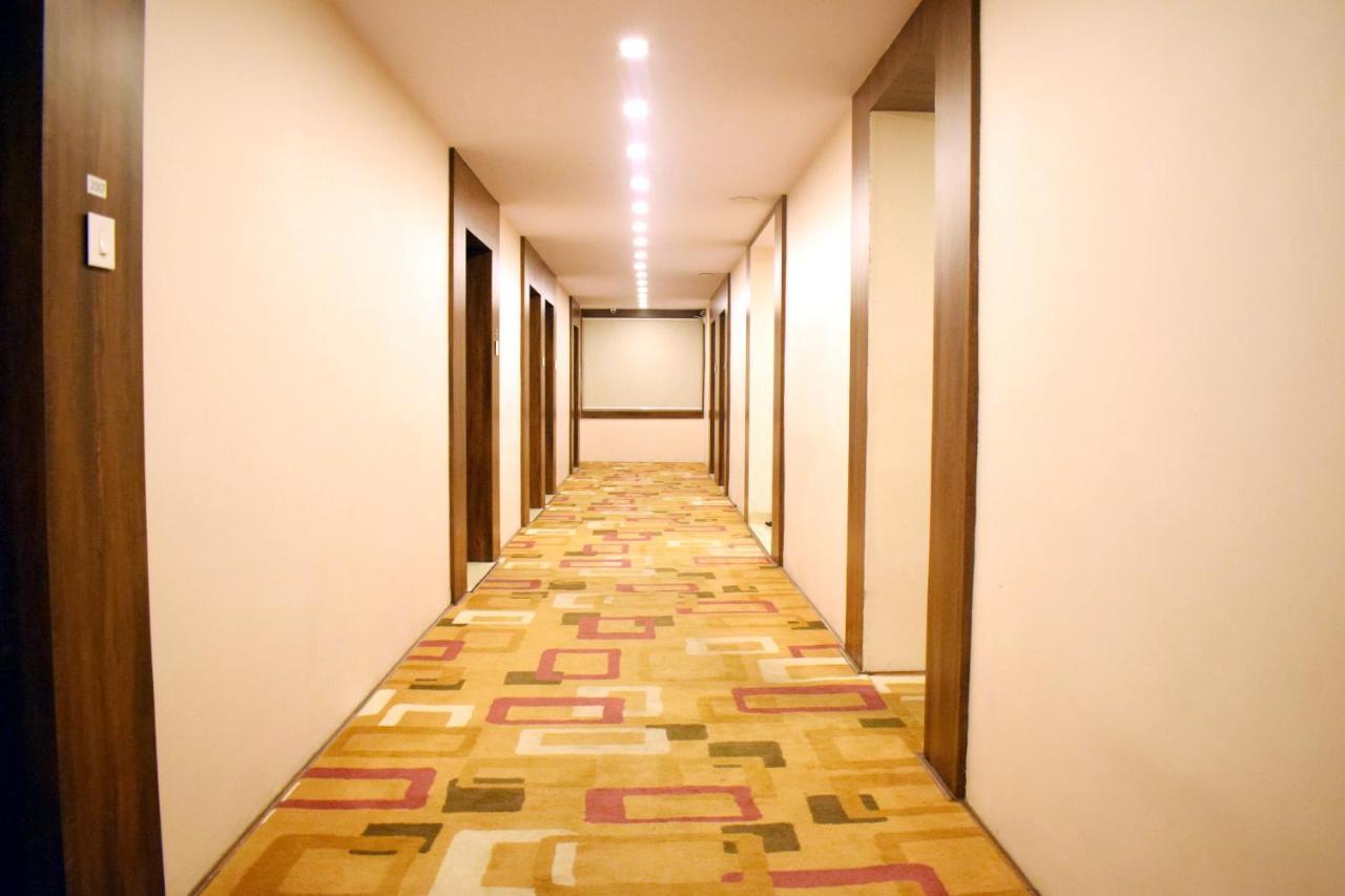 Hotel Hari Vilaas Варанаси Екстериор снимка